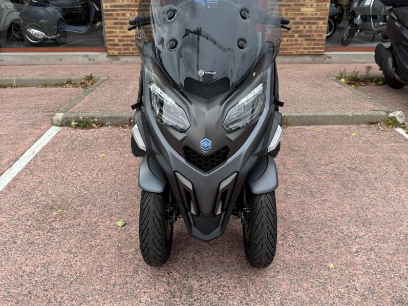 PIAGGIO MP3 530 2025 top case + tablier + poignée chauffante 