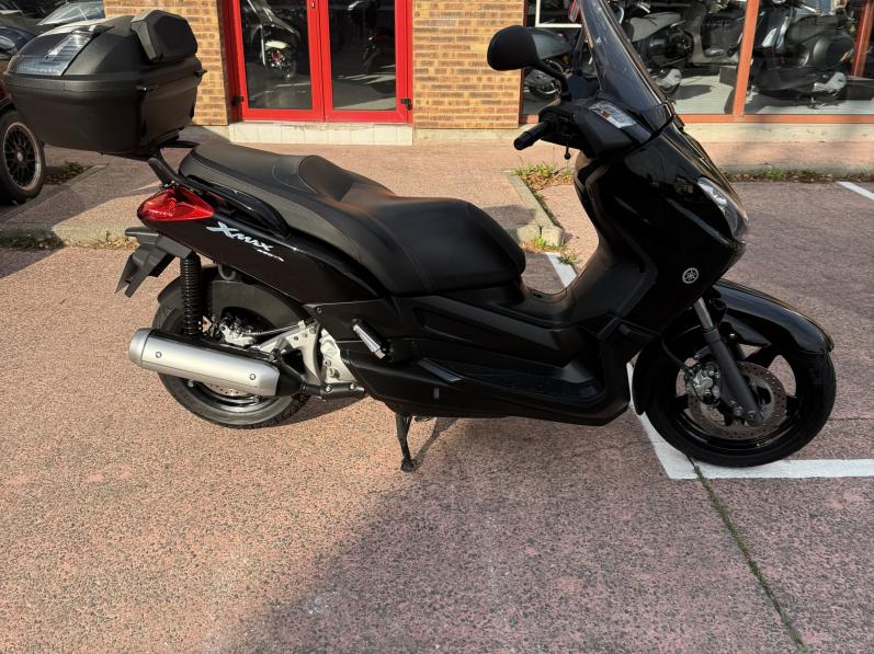 YAMAHA X-MAX 250